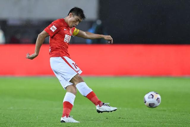 福登大放异彩，曼城轻松战胜雅典AEK